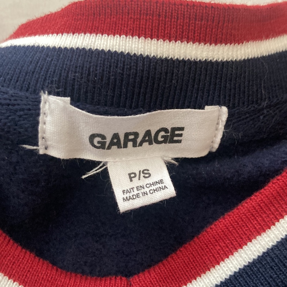 Garage size small - Picture 3 of 4